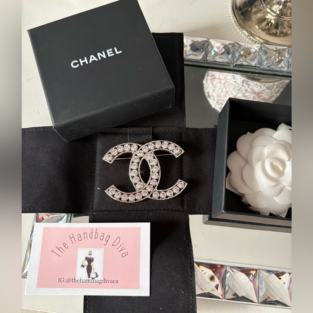 🌸Chanel Large Silver Crystal Brooch🌸